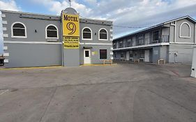 Motel 9